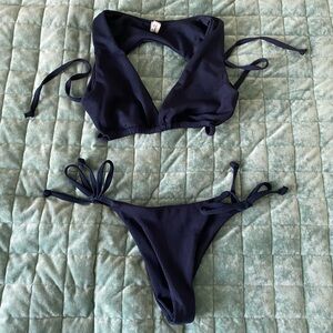 NWOT Navy halter bikini size small